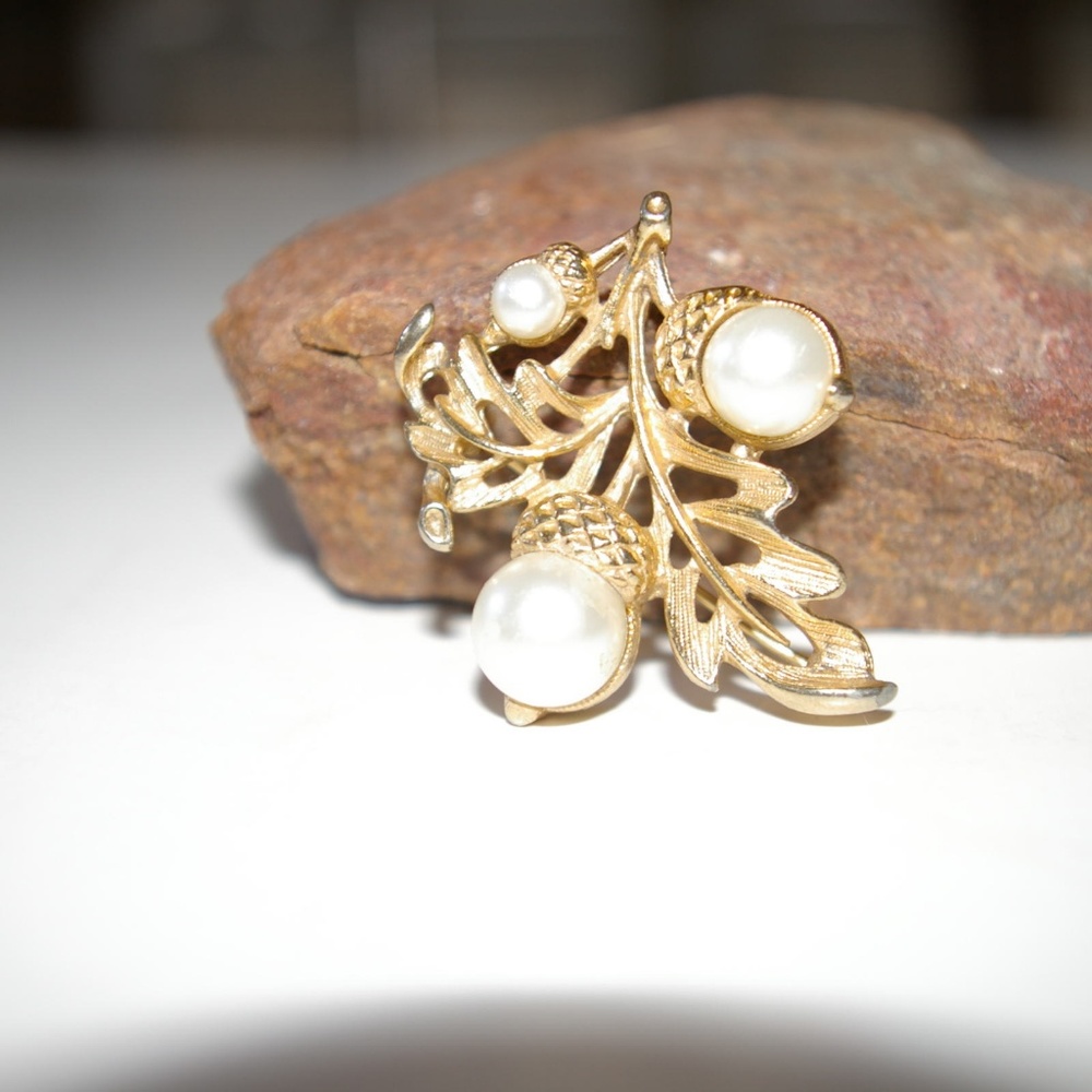 Vintage Avon Acorn Pendant Necklace Brooch - Picture 4 of 5